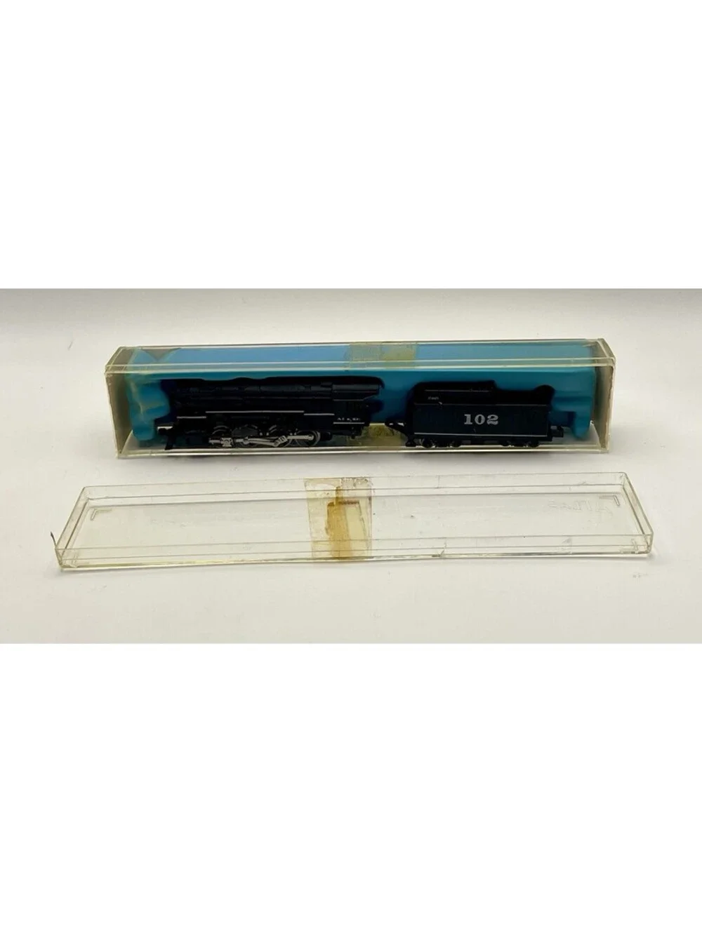 Atlas N Gauge 0-8-0 2111 AT&SF Steam Locomotive Train Engine 102 Tender W/ Case